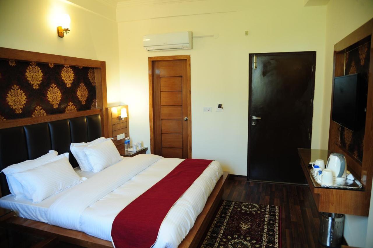 Hotel Grand Sharan Katra  Bagian luar foto