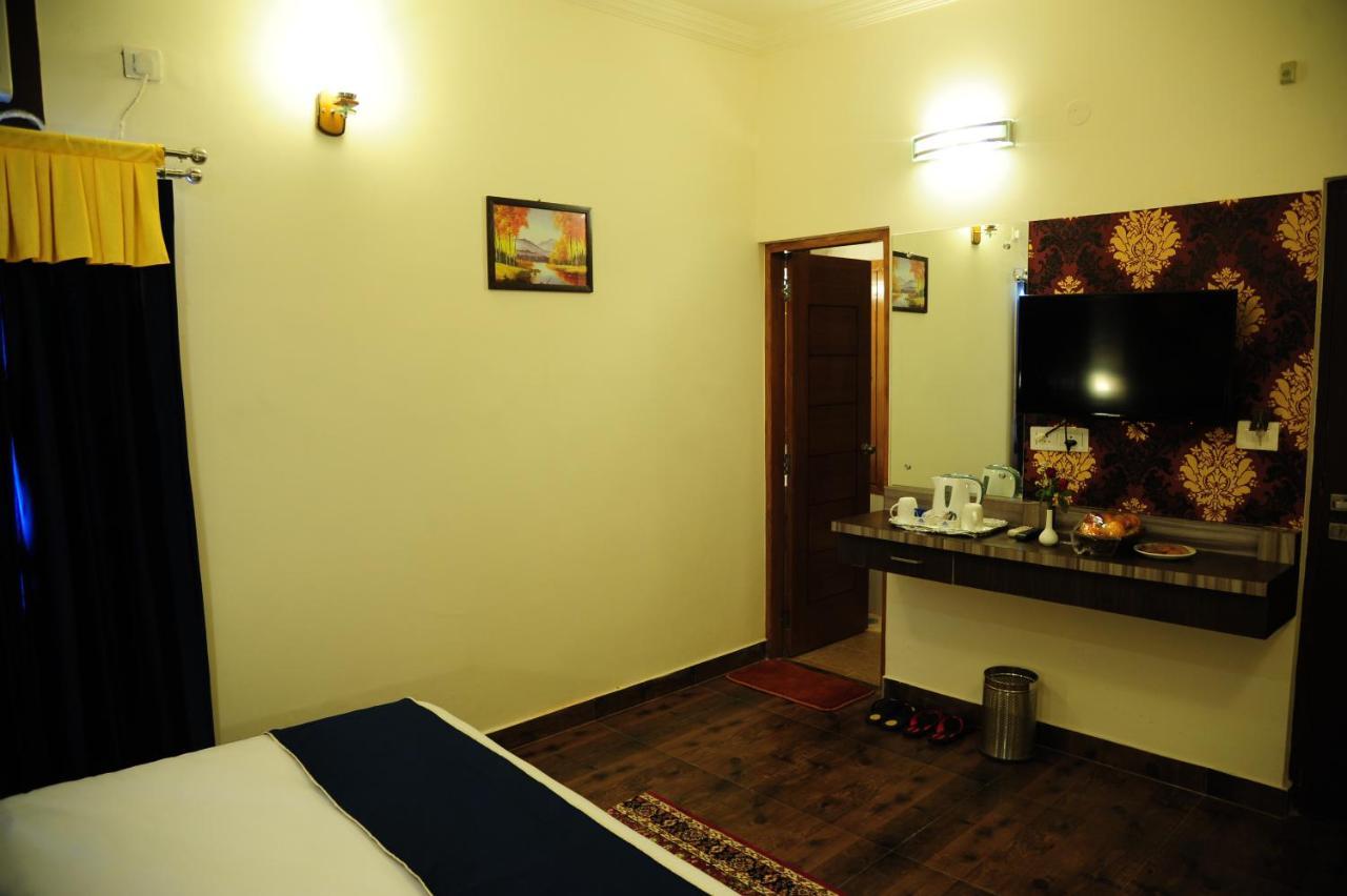 Hotel Grand Sharan Katra  Bagian luar foto