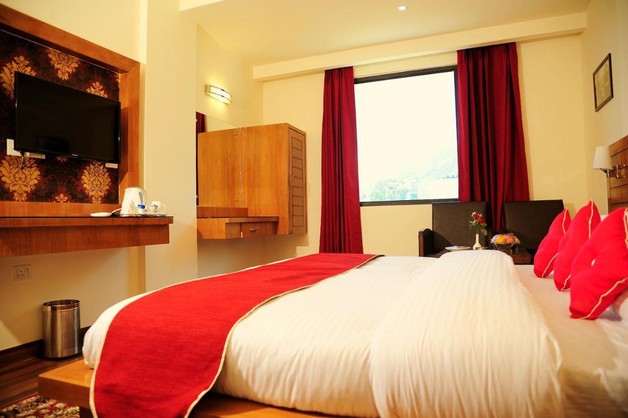 Hotel Grand Sharan Katra  Bagian luar foto