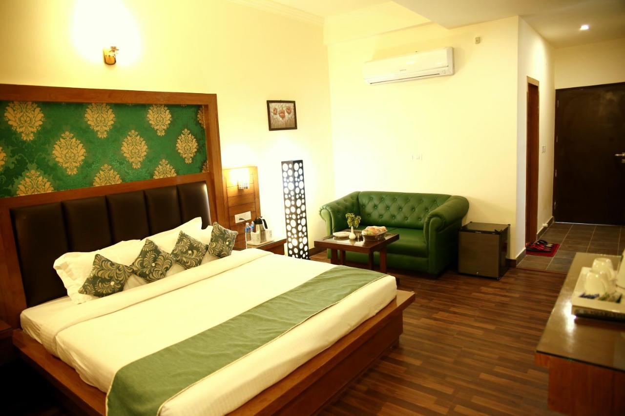 Hotel Grand Sharan Katra  Bagian luar foto