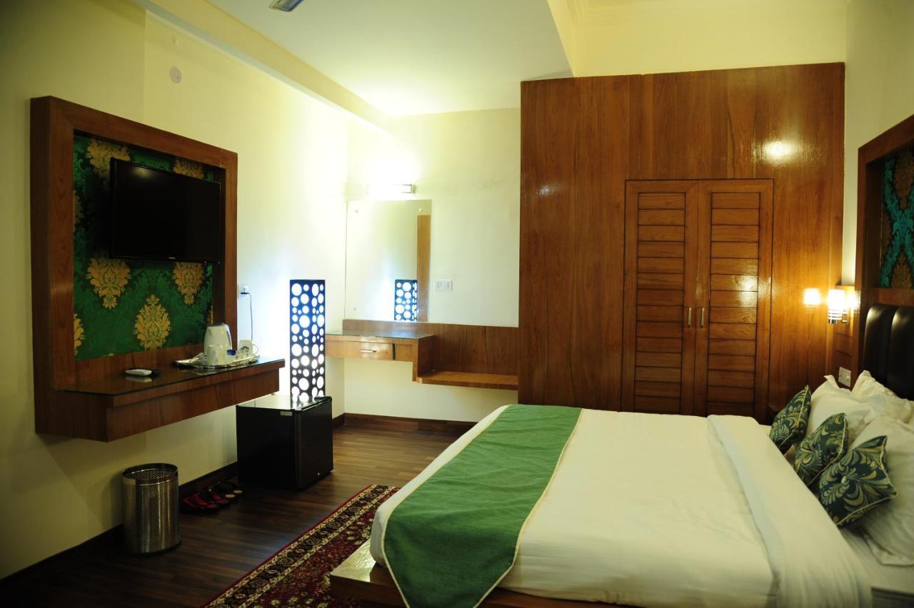 Hotel Grand Sharan Katra  Bagian luar foto