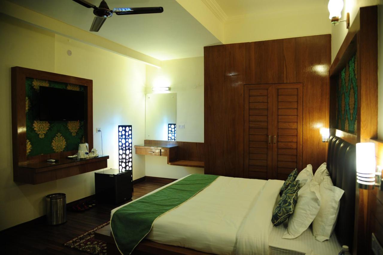 Hotel Grand Sharan Katra  Bagian luar foto