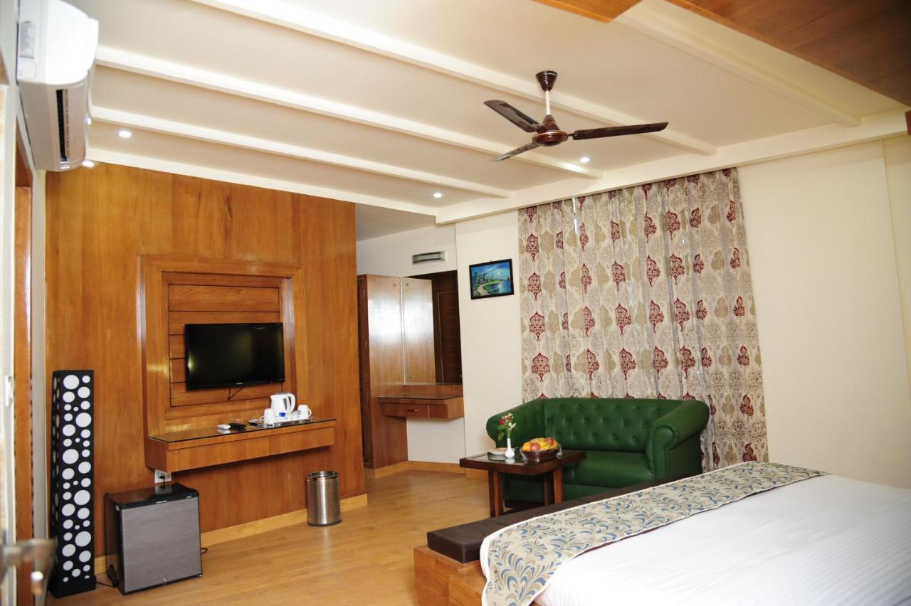 Hotel Grand Sharan Katra  Bagian luar foto