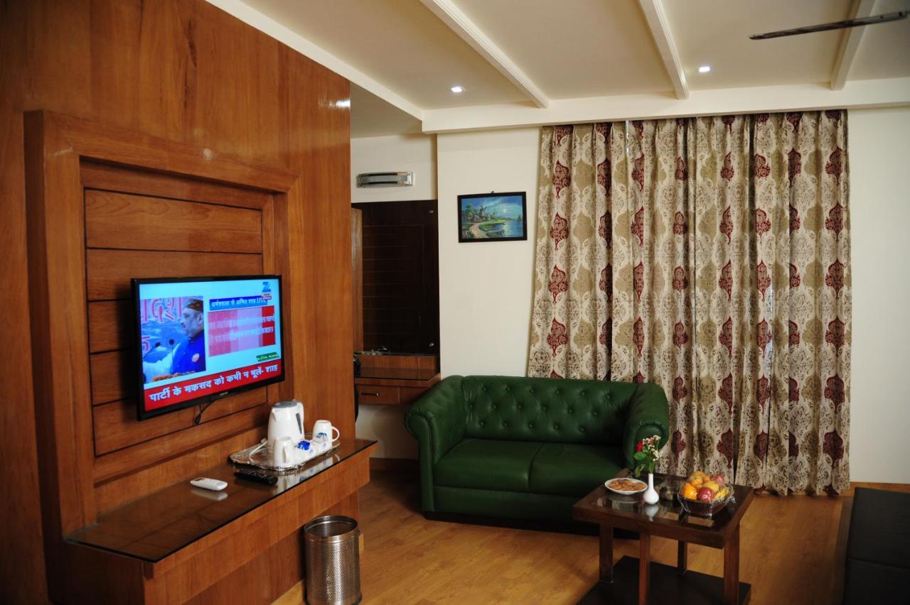 Hotel Grand Sharan Katra  Bagian luar foto